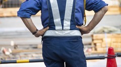 定年後、多くの人が再就職先に選ぶ＜警備＞は1度に3時間立ち続ける重労働…しかし身体への負担が少ない職場もあった