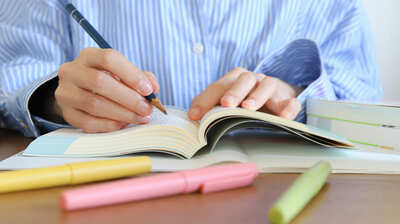 神奈川の公立トップに定着した「横浜翠嵐高校」。「生徒の心に火をつける授業」を実践するべく、職員が取り組んでいるのは…