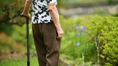 加齢に伴って筋肉量が減弱する＜サルコペニア＞のリスクとは？専門家「転倒や寝たきりにつながり、要介護状態になる大きな原因に。診断基準は…」