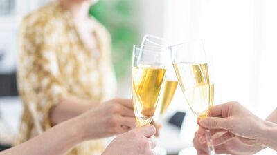 古稀を祝う短大の同窓会で、50年ぶりに仲間と再会。保育士と幼稚園教諭の免状を取るために、その学校で過ごした濃い毎日を思い出し