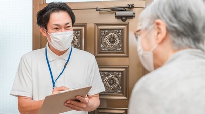 <老健>の入所以外のサービスとは。訪問リハビリやショートステイで在宅生活の拠点にも…専門家「介護疲れが起きる前に利用を考えて」
