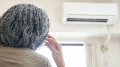 認知症の母の不審な行動。観察してみるとだんだん謎が解けてきた。なんでも右から左にさっとなぞる母の真意は…