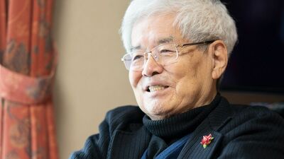 養老「家族が嫌がった猫のみつぎ物は〈蛇〉。チロの口のまわりで蛇が渦巻いていて」室井「寝ている私の額にミミズを3本、川の字みたいに乗せられて」