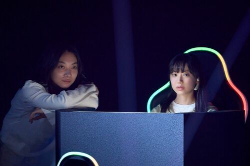 『ミステリー・アリーナ』場面写真（芦田愛菜さん、三浦透子さん）