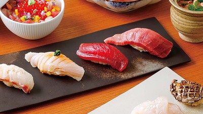 【京都・鮨麻布 東山】「昼のおまかせ」は桜海老の茶碗蒸しから始まり、鰹の造り、昆布締めにした鯛やさわらの握りも。粋な江戸前寿司と京都の和食の融合が魅力