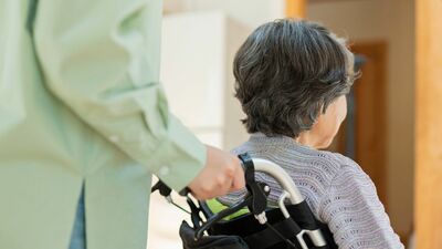 「私は認知症なの？」と聞く母に「そうだよ」と答えたら「存在しないことにされてしまった」作家・佐々木禎子さんの後悔