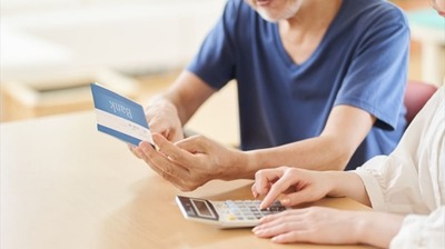 年金生活が不安…精神科医が教える＜お金のことでクヨクヨしない秘訣＞。自分のためにお金を使うチャンスが来る年代は…