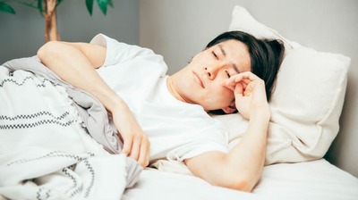 6時間睡眠では、2週間で＜2日間の徹夜＞と同じ認知機能に！専門医「もし睡眠時間を長くとるのが難しいなら、せめて…」