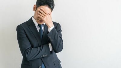 落ち込んでいる人に〈元気出して!〉〈悲しい時はウソでも笑え〉は逆効果?統計のプロ・サトマイ「人間が苦痛や苦悩、恐怖や不安を感じるのは当たり前。それを無くそうとしたり、見ないフリをしていると…」