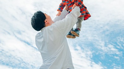 父親の脳は、赤ちゃんと一緒に過ごすことで変化する。親子の自然なやり取りを撮影し、映像を見せた際の反応を調べると…
