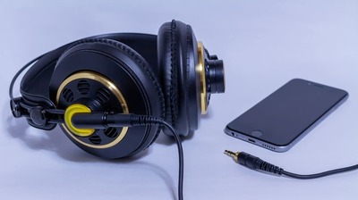 ストリーミングサービスの登場で、音楽はどう変化した？かつてはアルバム単位で世界観を提示する方法もよく採られていたが…