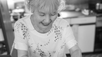 故郷・石川の柿の葉寿司を伝承する、佐々木花子さん83歳「娘の友達に好評で、ワークショップも開催。若い方たちとお話ししながらお寿司を作るのが楽しくて」