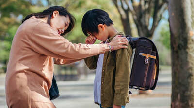 子どもが不登校に、親も家に残って寄り添うべき?3万人の親子をみたスクールカウンセラーが解説する、子どもの安心につながる親の行動とは