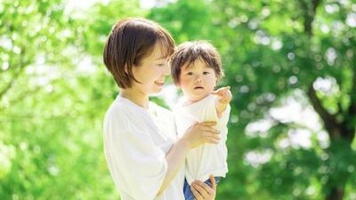 《大人の愛着障害》「褒められても満たされない」「人の顔色を気にする」「自分が嫌い」自己肯定感が低く、逆境に弱い人に共通している問題とは