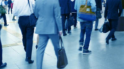 片道1時間の通勤を33年続けると1.88年。牧野知弘「これから＜通勤して働く＞という常識が変わっていく。なので人生の第４コーナーに差し掛かったら…」