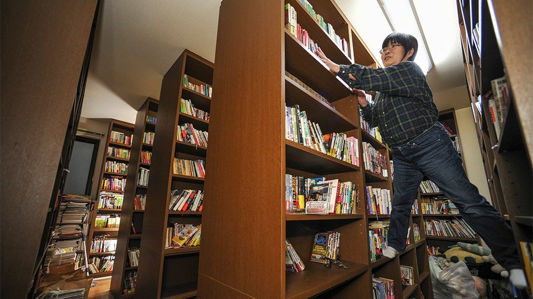 2ページ目）3万冊の蔵書と、4000匹のぬいぐるみ…新井素子の「捨てない