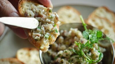 「シェ松尾」松尾幸造78歳が、大病をきっかけに考えたシニアのための小食レシピ【洋風あじのたたき】刺身はたたく、マリネする