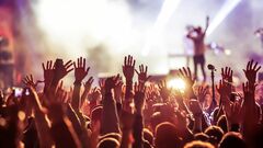 子育てが終わったと思ったら、母・父・夫の介護が次々と。唯一の息抜きが沢田研二のライブだった。夫を看取り、心の隙間をジュリーの推し活で埋めて