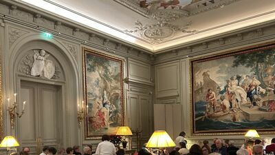 パリの隠れた「美術館カフェ」とは？アートとのつながりを感じながらも、ちゃんと独立した立派なレストランで…