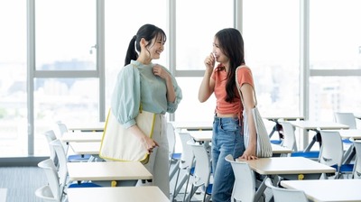 場面に応じて一人称を使い分ける、学校と家でキャラを変える…「日本語の言葉遣い」が主体性や自己意識に与える影響とは