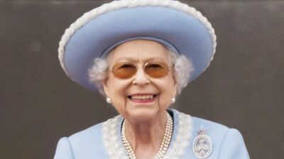 エリザベス女王　祝！ 在位70年。25歳で即位、96歳までの道のり。君主としてのカリスマ、慈愛深い祖母の顔も