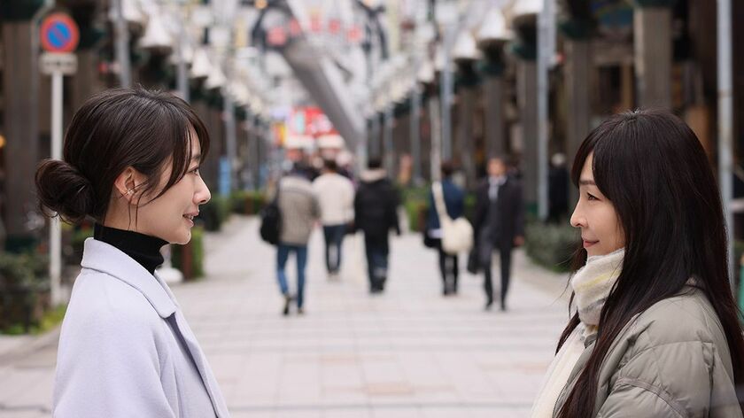 今夜の『月夜行路』あらすじ。カズトの面影を宿した青年・奏が2人の前に。奏に導かれ訪れた先で語られた、20年前の真実とは…＜ネタバレ＞