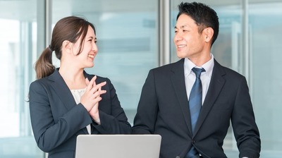 どんなときに褒めるのが効果的？成果を引き出しモチベーションを上げる＜褒めタイミング＞のコツを解説