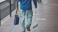 60歳を過ぎても子育てが終わらず、働き続けなければならないシニア労働者が急増。「息子が仕事を辞めて実家にひきこもり、生活費を稼ぐために…」