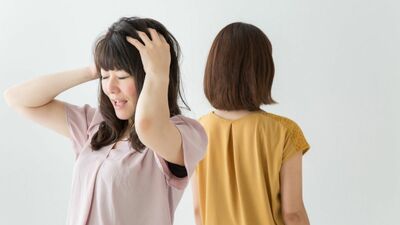 ＜姉には結婚式に来てほしくない＞次女。絶縁のきっかけは10年前の金銭トラブル。アラ還母は「招かれない長女が不憫」と家族3人での参列を望むが…