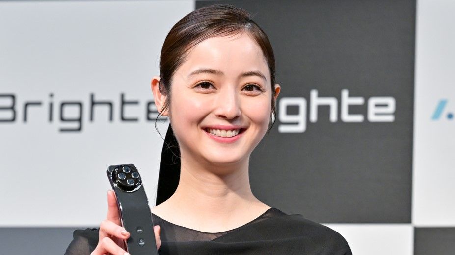 画像・写真｜佐々木希 自信のあるパーツは「正直…」。肌の透明感を出すために欠かせないという＜自分なりの美容ルーティン＞とは Aiロボティクスが