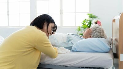 90代母の介護を一手に担う69歳妹。姉に「相続放棄して」と頼むも「遺産は半分もらう」と反発され…国民年金のみ、母亡き後の住まいに不安
