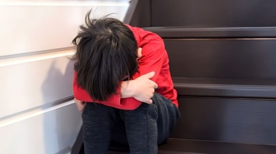 「よく分からないけど自分はダメな子」不適切に扱われた子が陥る<自己否定>。精神科医「親のことは否定できないから自分を否定。一度そう思い込むと…」