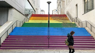 LGBTフレンドリーなイメージがありそうな国、フランス。しかしカトリックの影響を受けてきた分、その闘いは他の国同様に長い苦難の道のりで…