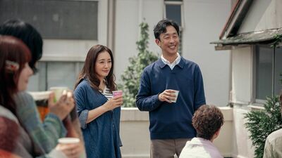 北村有起哉と仲間由紀恵の新ドラマ『小さい頃は、神様がいて』第１話あらすじ。「子どもが二十歳になったら離婚する」と約束をしていた夫婦。妻が「生きてるんだけど、あの約束」と言い出して…＜ネタばれあり＞