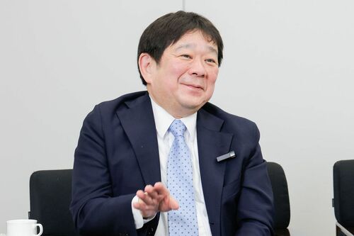 インタビューに答える大津山さん