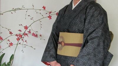 なぜ着物には<淡い色>が多いのか?呉服店主「着物の色遣いにだんだん慣れてくると、自分を目立たせようという自分目線の心から、周りに溶け込ませたいと…」