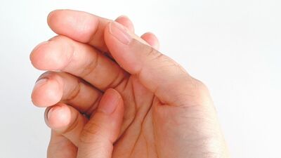 治らない手荒れの正体は「手湿疹」という病気かも？原因と改善方法