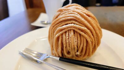 東京・自由が丘〈パティスリー パリ セヴェイユ〉今シーズンのBESTモンブラン？栗ペーストの一本一本が軽く重なって