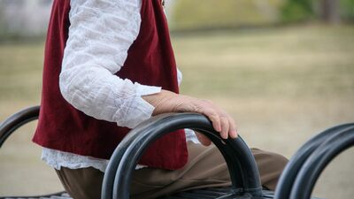 父の難病、兄の統合失調症、母の認知症…修羅場体験から学べると教えてくれたのは、地下通路の詩人だった