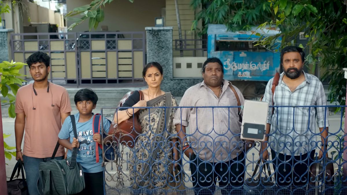 『ツーリストファミリー』場面写真