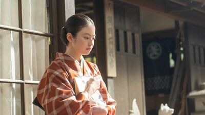 明日の『あんぱん』あらすじ。寛が亡くなり、悲しみに暮れる柳井家。涙を流す嵩にのぶがそっと差し出したのは…<ネタバレあり>
