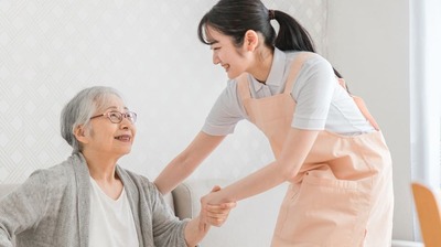 93歳・樋口恵子「<ケアされ上手>になるのが私の課題」介護する人もされる人もストレスを背負い込みすぎず、幸せを感じられるには?