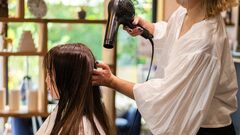 「髪のためには自然乾燥がいい？」「髪のために食べると良いのは、海藻だけじゃなく…」医師が答えるシニアの髪のお手入れ