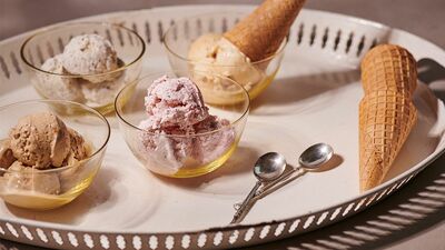 揉んで混ぜて冷やすだけで、簡単おいしいアイスクリームが完成!いちご、桃、コーヒー、ほうじ茶「4種のアイスクリーム」【レシピ】
