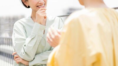 「孫がいなくてかわいそうね」友人の何気ないひと言に戸惑う59歳女性。「東京へ進学させたのは失敗だった」という言葉に、親の幸せとは何かを考えさせられて…