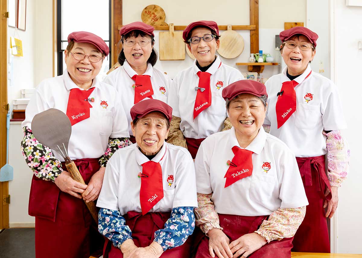 73歳から86歳の「婆たち」が切り盛りするピザ専門店「BaBaピザ」。婦人 