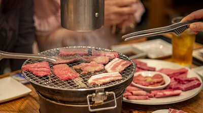 友人家族と訪れた焼き肉屋で見た信じられない光景とは。異形の者が集う店で提供された奇妙なメニューは…