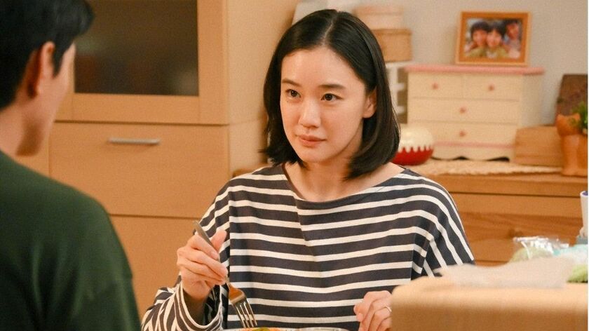 ＜あんな高いところに？＞『Tシャツが乾くまで』自宅を片付け始めた咲子の〈ある行動〉に視聴者「わざわざ脚立買ってまで？」「主題歌と関係あるのかな」