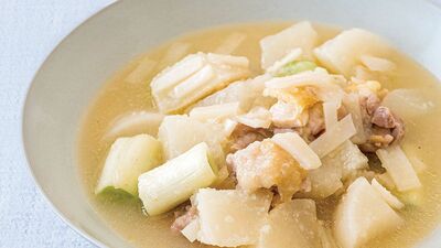 ＜相性抜群！みりんとスパイス＞山椒の爽やかさに麹とみりんで旨みアップ『鶏肉と大根の煮込み』。山椒みりん麹で