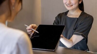 「とんでもないです」より「とんでもないことです」？少し伝え方を変えるだけで、丁寧で柔らかい印象が…元ルイ・ヴィトンNo.1販売員が語る＜選ばれ続ける人の言葉遣い＞